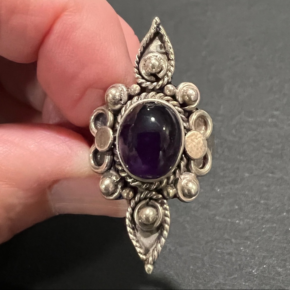 Beautiful silver & amethyst ring. - Picture 5 of 11